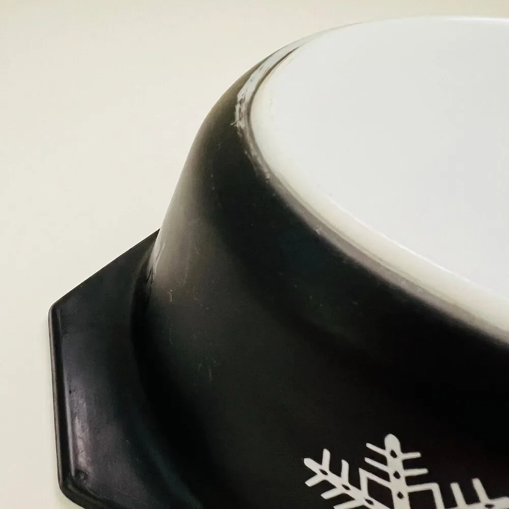 PYREX Black White Snowflake 045 Casserole Dish 2 1/2 Qt